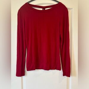 EUC SSYIZ Long Sleeve Open Back Tee Shirt With Thumb Holes